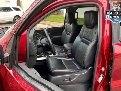 Used 2023 Nissan Frontier SV w/ SV Premium Package image 24
