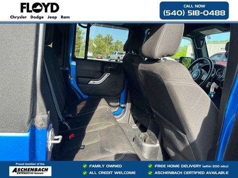 Used 2015 Jeep Wrangler Unlimited Sahara w/ Connectivity Group AWD/4WD image 29