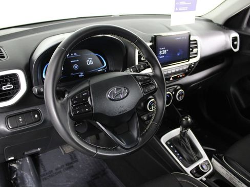 Certified 2024 Hyundai Venue Limited FWD image 18
