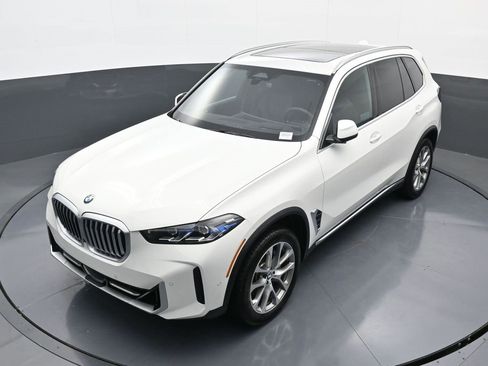 New 2025 BMW X5 xDrive40i w/ Parking Assistance Package image 36