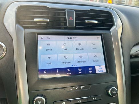 Used 2020 Ford Fusion SE FWD image 17