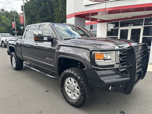 Used 2015 GMC Sierra 2500 SLT w/ Suspension Package, Off-Road AWD/4WD image 2
