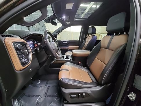 Used 2019 Chevrolet Silverado 1500 High Country w/ Technology Package AWD/4WD image 2