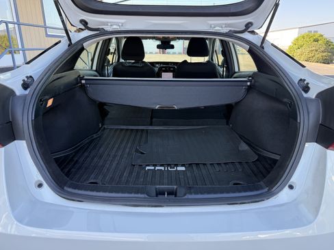 Used 2022 Toyota Prius LE AWD/4WD image 25