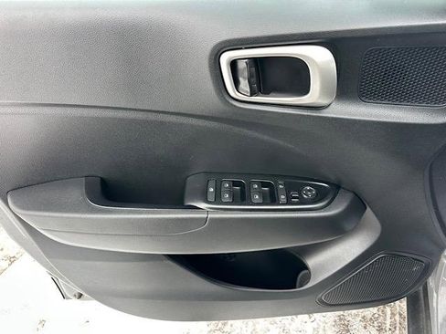 Used 2022 Hyundai Venue SEL w/ Cargo Package image 18