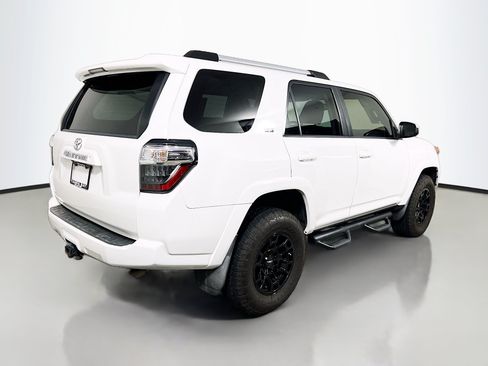 Used 2020 Toyota 4Runner SR5 AWD/4WD image 4