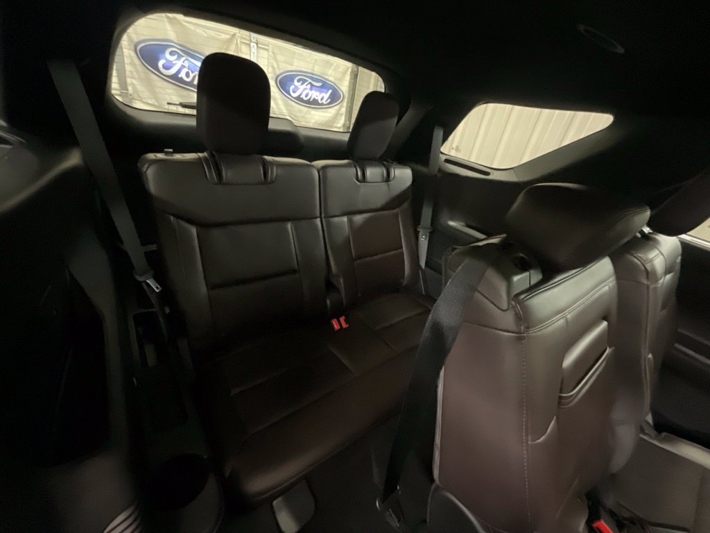 Used 2025 Ford Explorer Platinum AWD/4WD image 17