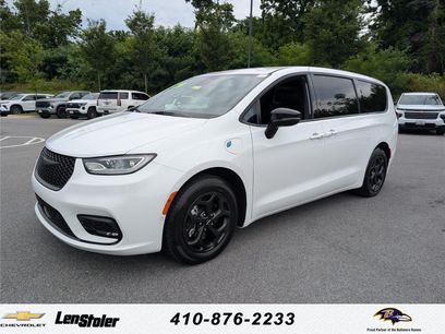 Used 2024 Chrysler Pacifica Limited