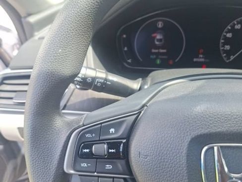 Used 2018 Honda Accord EX image 12