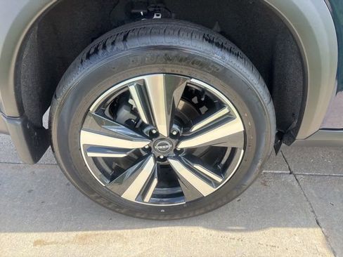 Used 2025 Nissan Rogue SL w/ Tech Package AWD/4WD image 13