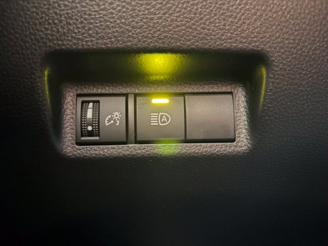 Used 2025 Toyota RAV4 LE AWD/4WD image 18