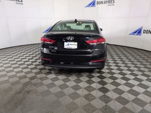 Used 2017 Hyundai Elantra SE image 4