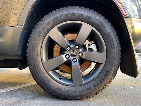 Used 2024 Land Rover Defender 110 SE image 10