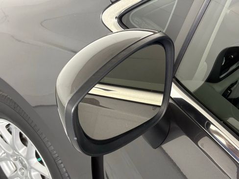 Used 2022 Chrysler Voyager LX FWD image 16