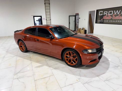 Used 2022 Dodge Charger SXT w/ Blacktop Package RWD image 3