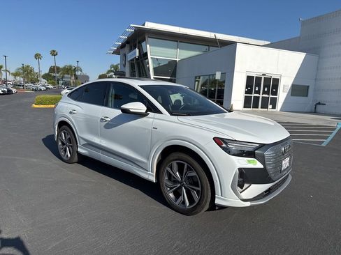 Used 2023 Audi Q4 e-tron Prestige AWD/4WD image 2