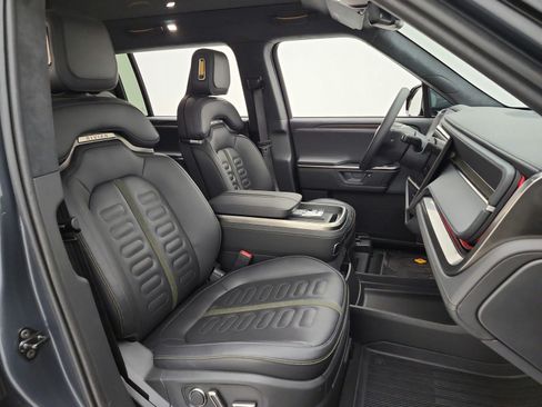 Used 2025 Rivian R1S Adventure Dual AWD/4WD image 19