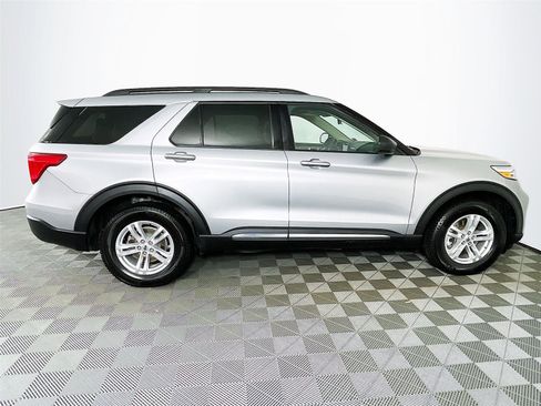 Used 2020 Ford Explorer XLT image 10
