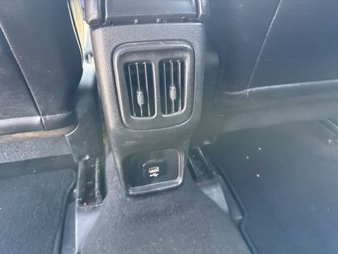 Used 2018 Jeep Compass Latitude AWD/4WD image 32