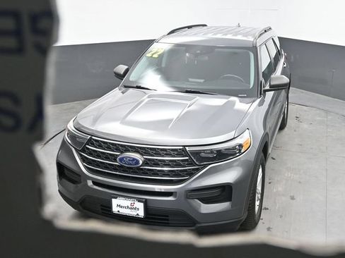 Used 2022 Ford Explorer XLT AWD/4WD image 30