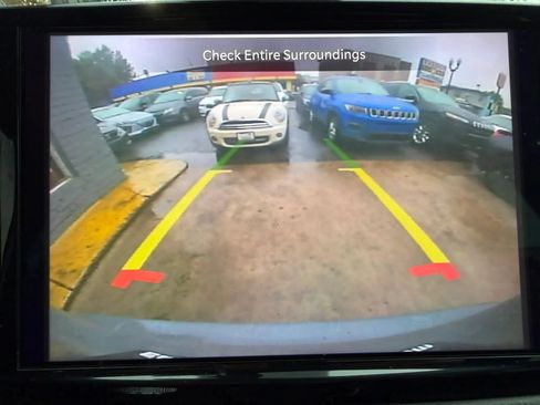 Used 2022 Chrysler Pacifica Touring-L FWD image 17