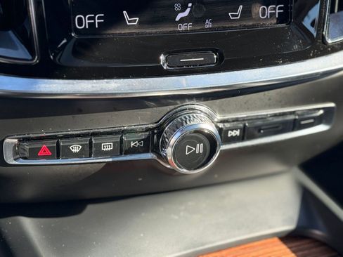 Used 2022 Volvo S60 B5 Momentum image 17