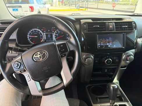 Used 2018 Toyota 4Runner SR5 AWD/4WD image 6