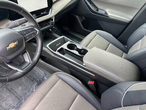 Used 2025 Chevrolet Equinox LT w/ Convenience Package II AWD/4WD image 9