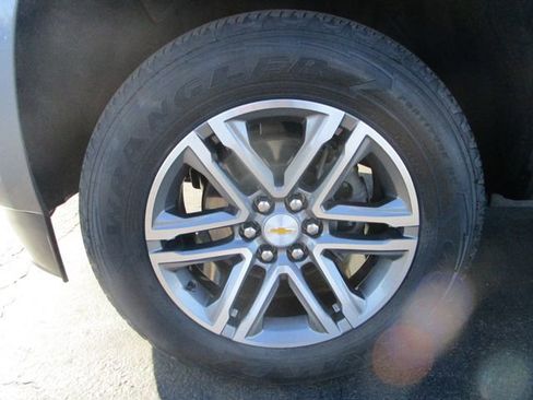 Used 2022 Chevrolet Colorado W/T w/ Custom Special Edition image 2