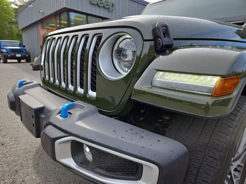 Used 2023 Jeep Wrangler Unlimited Sahara w/ Cold Weather Group AWD/4WD image 9