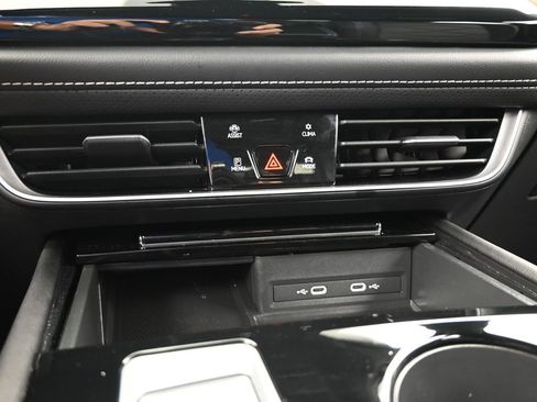 Used 2024 Volkswagen Atlas Cross Sport SE image 24