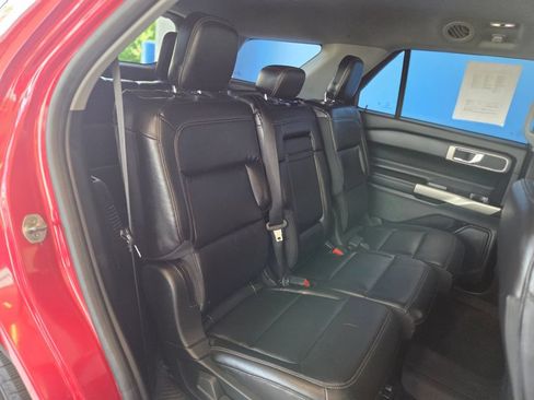 Used 2021 Ford Explorer XLT w/ Equipment Group 202A AWD/4WD image 36