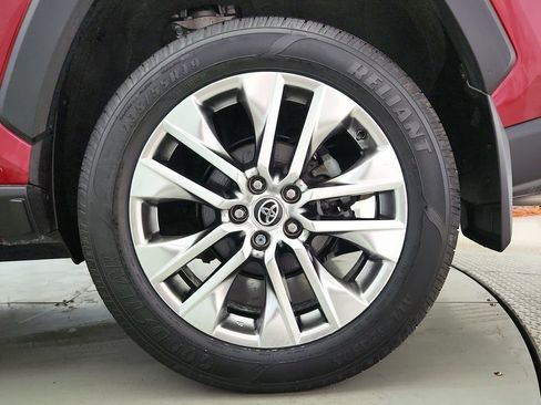 Used 2021 Toyota RAV4 XLE Premium image 41