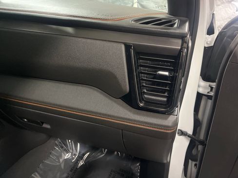 Used 2024 GMC Sierra 1500 AT4 w/ Technology Package AWD/4WD image 13