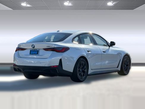 Used 2023 BMW i4 eDrive35 RWD image 9