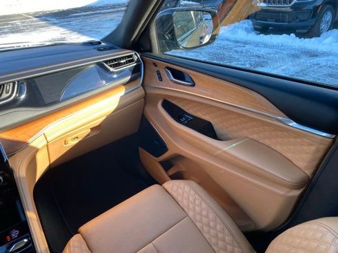 Used 2023 Jeep Grand Cherokee Summit image 34