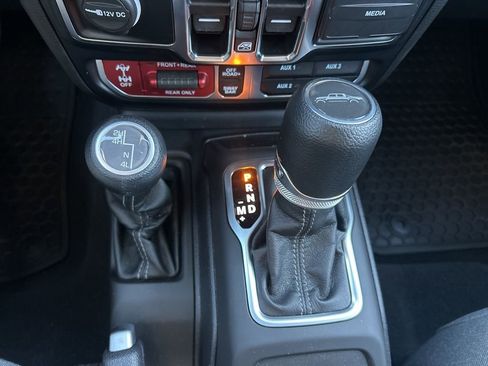 Used 2024 Jeep Gladiator Rubicon w/ Technology Group image 22