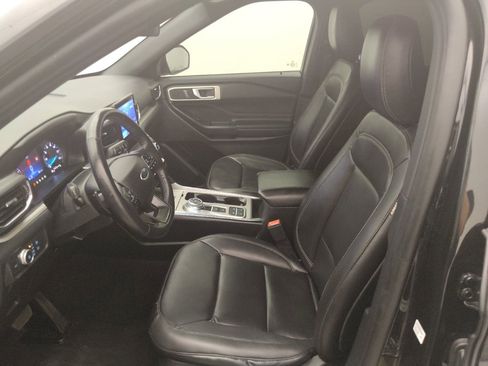 Used 2020 Ford Explorer XLT w/ Equipment Group 202A RWD image 17