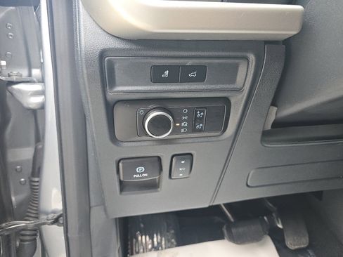 Used 2024 Ford Expedition Max XLT image 28