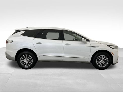 Used 2023 Buick Enclave Essence image 7