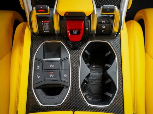 Used 2021 Lamborghini Urus AWD/4WD image 19
