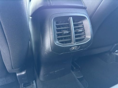 Used 2021 Jeep Cherokee Latitude FWD image 15