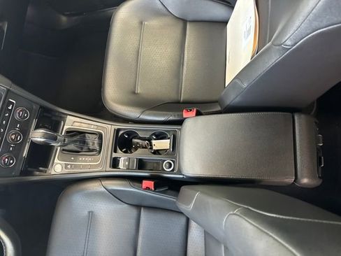 Used 2017 Volkswagen e-Golf SEL Premium image 26