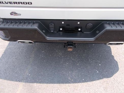 Used 2021 Chevrolet Silverado 1500 Custom Trail Boss w/ LPO, Dark Essentials Package AWD/4WD image 16