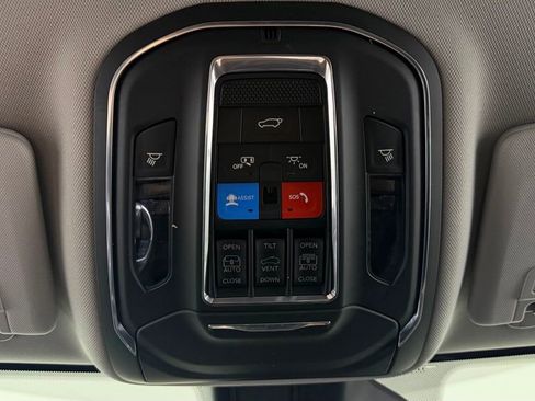 Used 2023 Jeep Grand Cherokee L Limited w/ Black Appearance Package AWD/4WD image 28