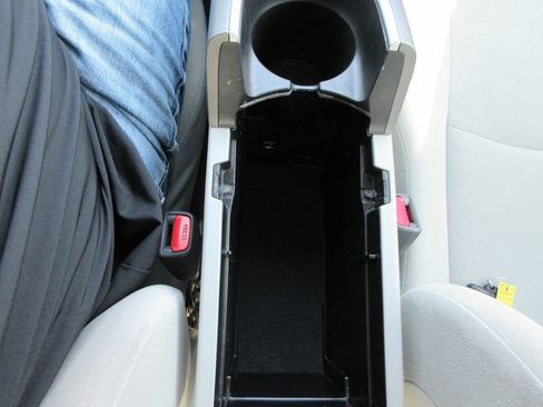 Used 2015 Toyota Prius Two image 26