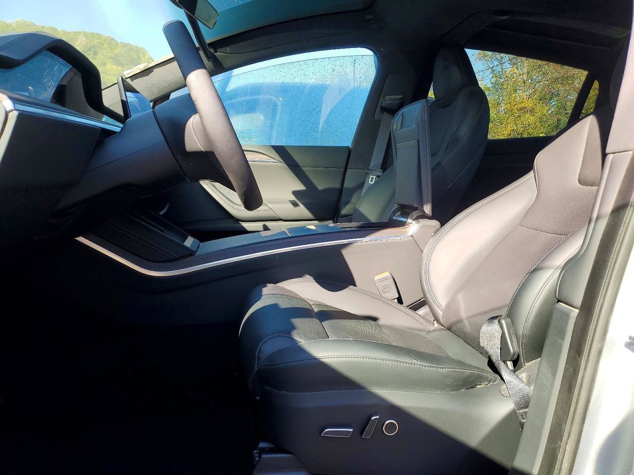 Used 2025 Tesla Model X AWD/4WD image 6