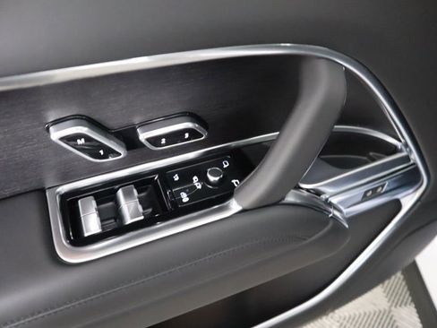 New 2026 Land Rover Range Rover SE image 25