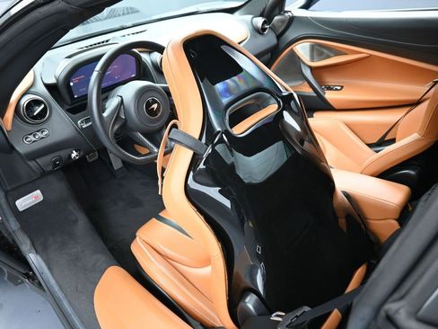 Used 2020 McLaren 720S Spider image 23