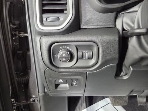 New 2026 RAM 1500 4x4 Crew Cab image 15